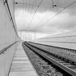 837794 Gezicht op de toerit van de Velsertunnel tussen Driehuis en Beverwijk.